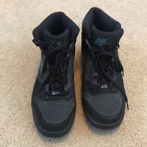 Nike hi top shoes
